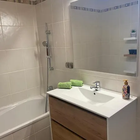 63, Belle Avec Piscine Privee 4*