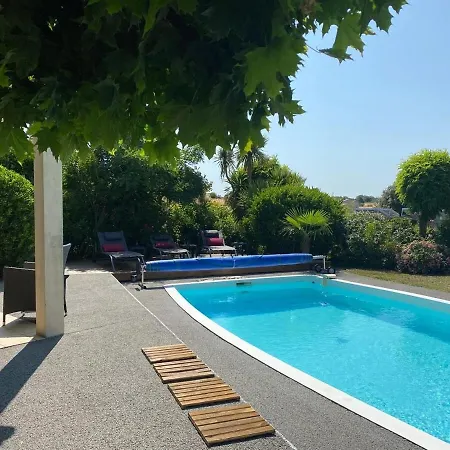 Πανσιόν 63, Belle Avec Piscine Privee